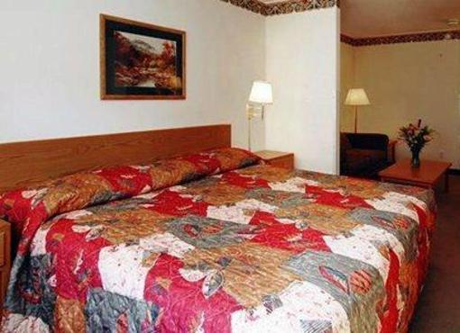 фото отеля Econo Lodge Inn & Suites New Castle