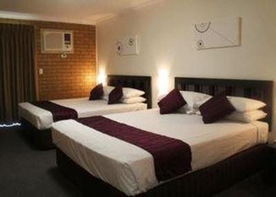 фото отеля Comfort Inn Airport Admiralty