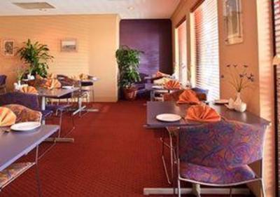 фото отеля Comfort Inn Airport Admiralty
