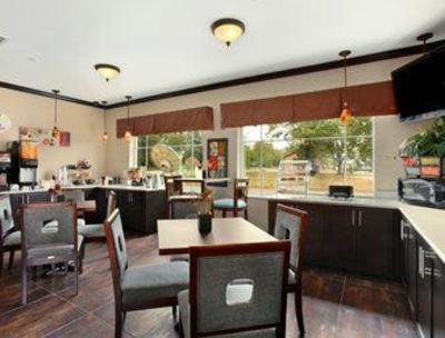 фото отеля Super 8 Mansfield