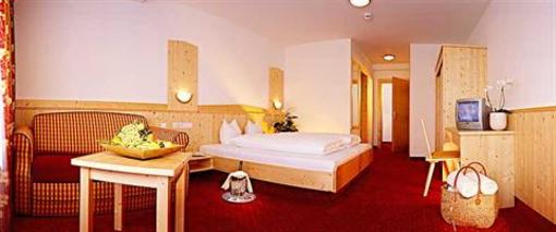 фото отеля Hotel Tschirgantblick