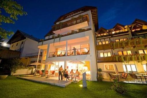 фото отеля Hotel Tschirgantblick