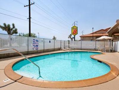 фото отеля Super 8 Motel Yucca Valley Joshua Tree National Park
