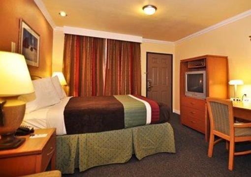 фото отеля Rodeway Inn & Suites Near the Coliseum & Arena