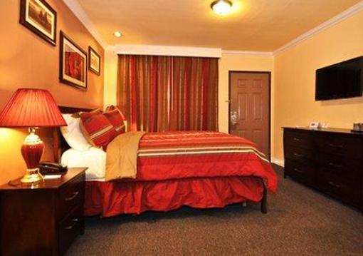 фото отеля Rodeway Inn & Suites Near the Coliseum & Arena