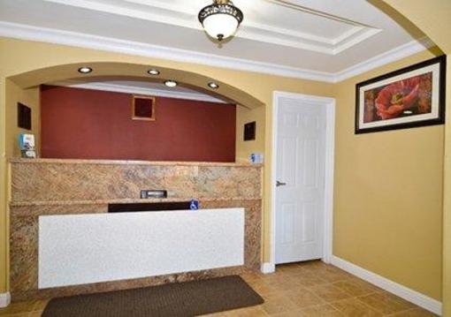 фото отеля Rodeway Inn & Suites Near the Coliseum & Arena