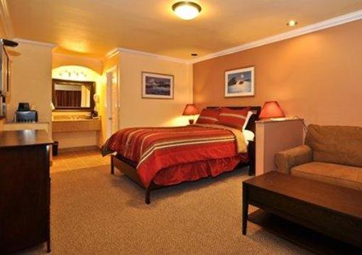 фото отеля Rodeway Inn & Suites Near the Coliseum & Arena