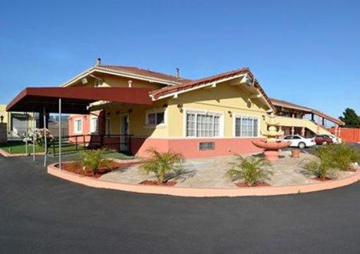 фото отеля Rodeway Inn & Suites Near the Coliseum & Arena