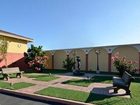 фото отеля Rodeway Inn & Suites Near the Coliseum & Arena