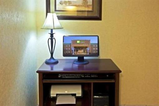 фото отеля Holiday Inn Express Litchfield