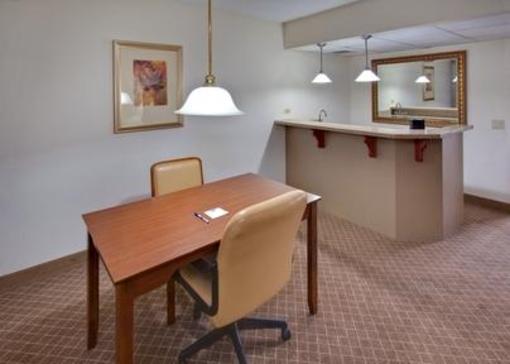 фото отеля Holiday Inn Express Chicago Arlington Heights