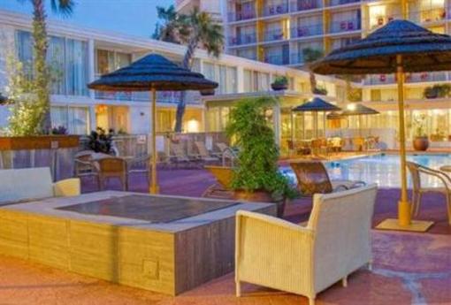 фото отеля El Tropicano Riverwalk Hotel