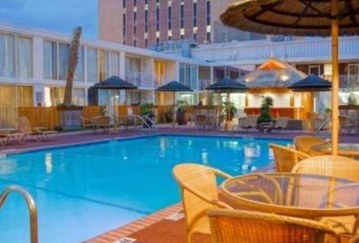 фото отеля El Tropicano Riverwalk Hotel