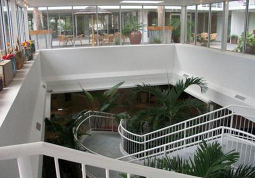 фото отеля El Tropicano Riverwalk Hotel