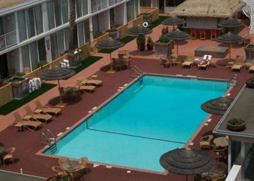 фото отеля El Tropicano Riverwalk Hotel