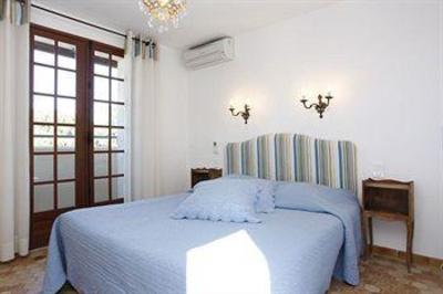 фото отеля Hotel Les Capucines