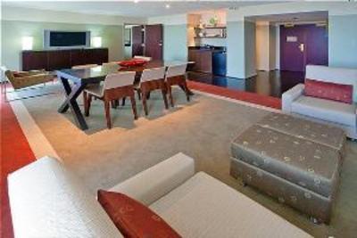 фото отеля Crowne Plaza Chicago - The Metro