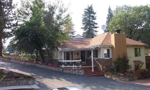 фото отеля Giant Oaks Lodge
