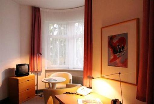 фото отеля Hotel Jakob-Kaiser-Haus