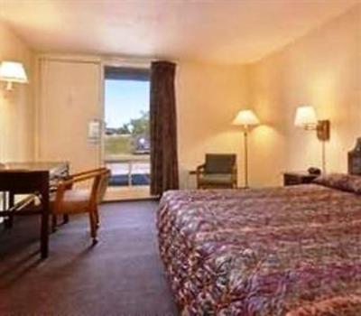 фото отеля Woodridge Inn & Suites