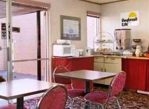 фото отеля Woodridge Inn & Suites