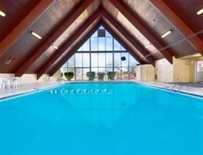 фото отеля Woodridge Inn & Suites
