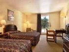 фото отеля Woodridge Inn & Suites