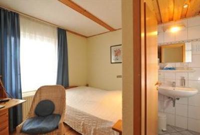 фото отеля Hotel Dreimädelhaus Espelkamp