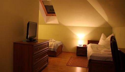 фото отеля Hotelik Gosciniec Pod Sosnami Drzonkow
