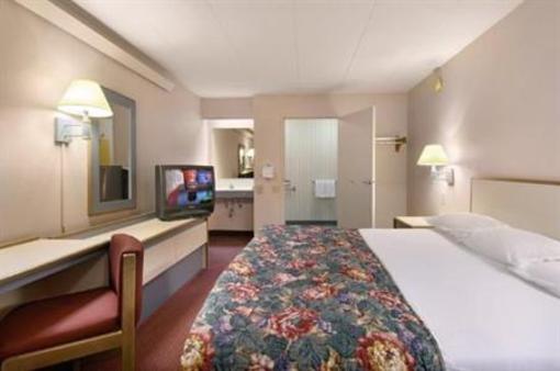 фото отеля Red Roof Inn Fairmont