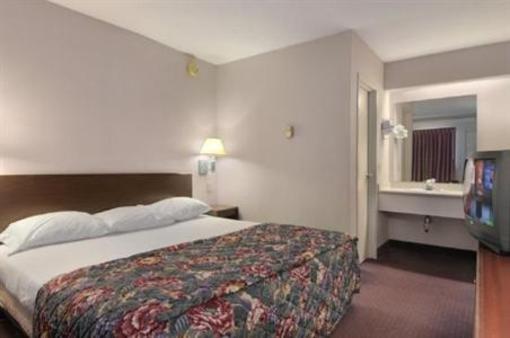 фото отеля Red Roof Inn Fairmont