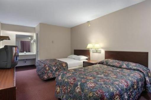фото отеля Red Roof Inn Fairmont