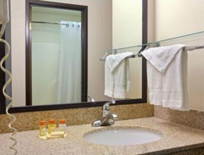 фото отеля Days Inn & Suites Upper Sandusky