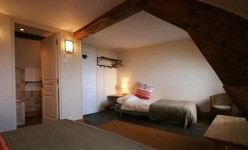фото отеля Numero CINQ Bed and Breakfast Domfront