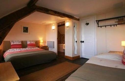 фото отеля Numero CINQ Bed and Breakfast Domfront