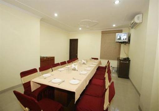 фото отеля Hotel Maharaja Residency