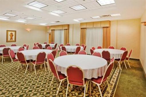 фото отеля Holiday Inn Express Fayetteville