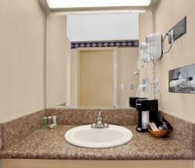 фото отеля Travelodge Torrance Redondo Beach