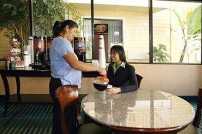 фото отеля Hampton Inn Sea World Airport San Diego