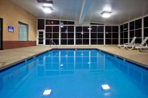 фото отеля Holiday Inn Express Hiawassee