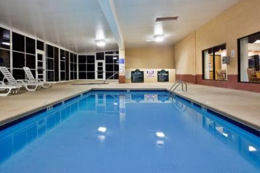 фото отеля Holiday Inn Express Hiawassee