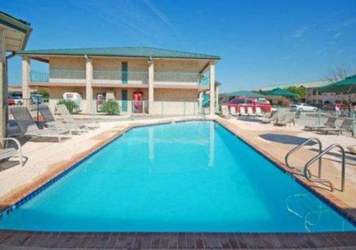 фото отеля Econo Lodge Inn & Suites Fiesta Park