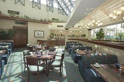 фото отеля DoubleTree by Hilton Orlando Airport Hotel