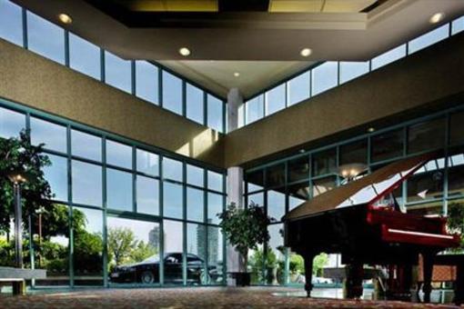 фото отеля Executive Hotel Burnaby