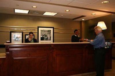 фото отеля Hampton Inn Waynesboro / Stuarts Draft