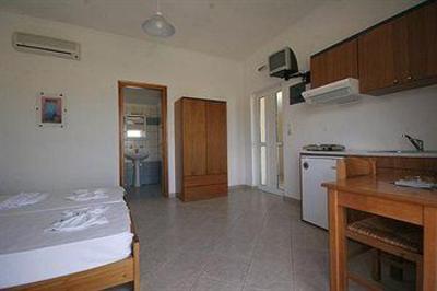 фото отеля Mediterranean Studios Apartments