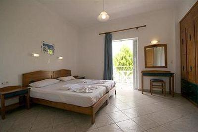 фото отеля Mediterranean Studios Apartments