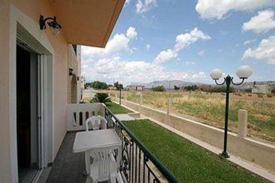 фото отеля Mediterranean Studios Apartments