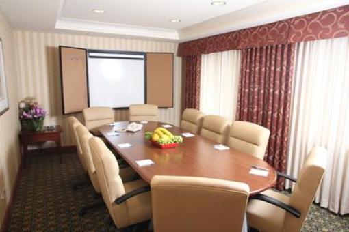 фото отеля Staybridge Suites Chicago Oakbrook Terrace