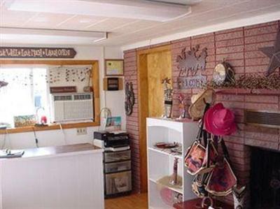 фото отеля Cowboy Country Inn